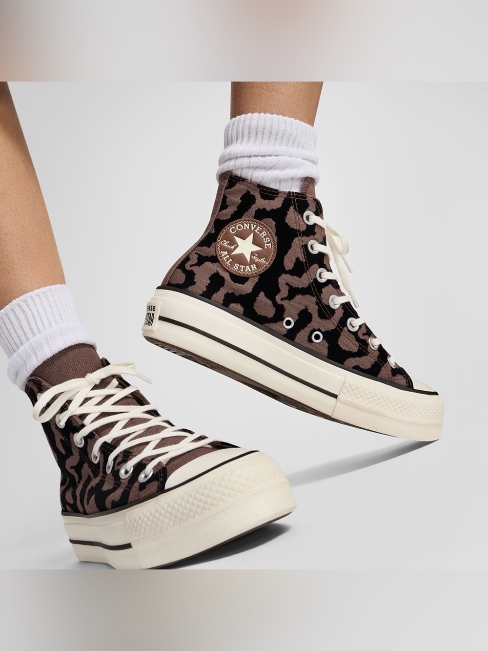 NWOB Converse Chuck Taylor All Star Lift in Bear Nap/Egret Size 8